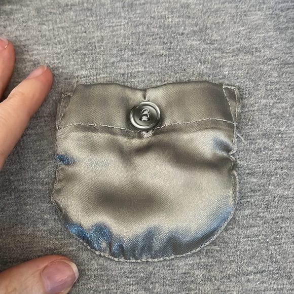 Gray quarter sleeve knit shirt with contrast pocket and epaulet detail - Picture 5 of 5